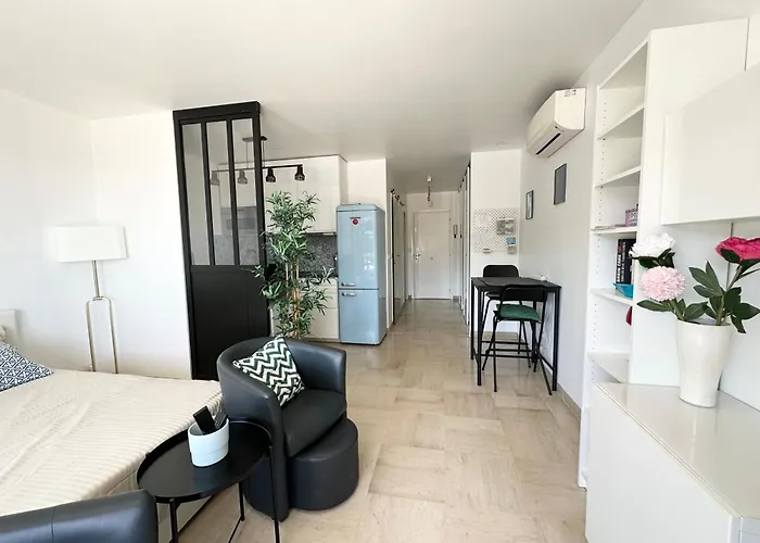 Nice, Grand Studio - Piscine - Terrasse Vue Mer شقة نيس