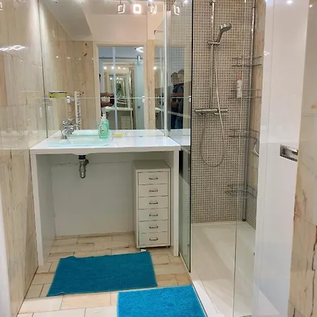 Nice, Grand Studio - Piscine - Terrasse Vue Mer Daire Nice