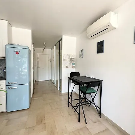 Daire Nice, Grand Studio - Piscine - Terrasse Vue Mer